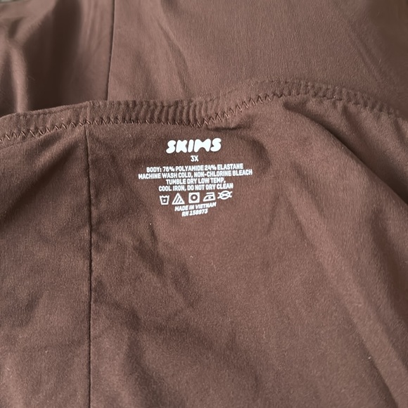 SKIMS | Fits Everybody Long Skirt - Picture 11 of 11